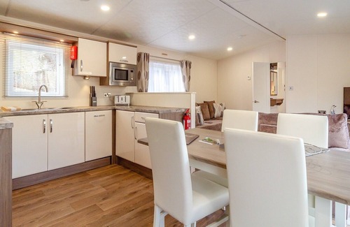 Woolverstone Cabina | 2 bedroom accommodation in Woolverstone, Ipswich