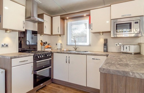 Woolverstone Cabina | 2 bedroom accommodation in Woolverstone, Ipswich