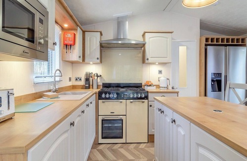 Woolverstone Cabina | 2 bedroom accommodation in Woolverstone, Ipswich