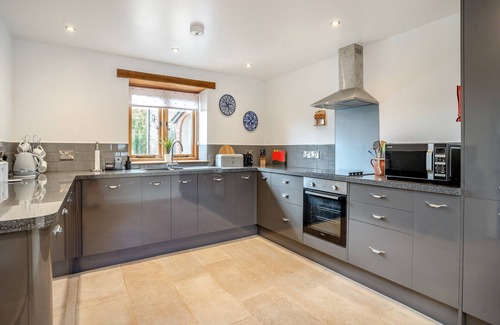 Skenfrith Cabaña | 2 bedroom accommodation in Skenfrith, near Monmouth