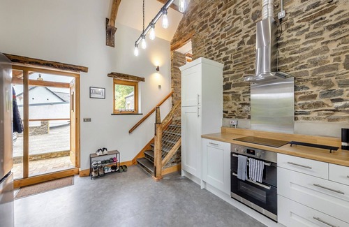 Rhydyfelin Cabaña | Ty Carreg is a stunning barn conversion with views over the rolling hills near Aberystwyth.
