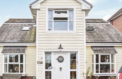 Totland Bay Cabaña | 2 bedroom accommodation in Totland Bay