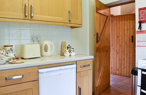 Brynrefail Cabaña | 2 bedroom accommodation in Bethel, near Snowdon