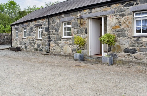 Brynrefail Cabaña | 2 bedroom accommodation in Bethel, near Snowdon