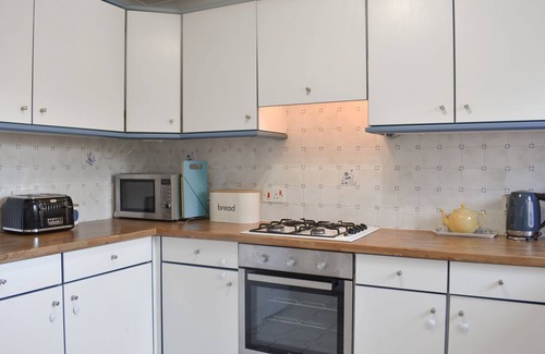 West Ashling Cabaña | 2 bedroom accommodation in Hambrook, near Chichester