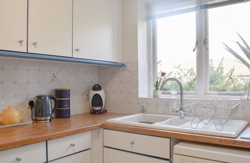 West Ashling Cabaña | 2 bedroom accommodation in Hambrook, near Chichester