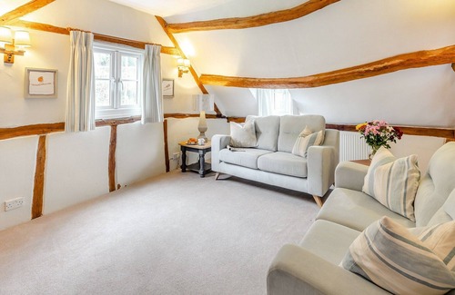Hay-on-Wye Cabina | 2 bedroom accommodation in Ridgeway Cross, near Malvern