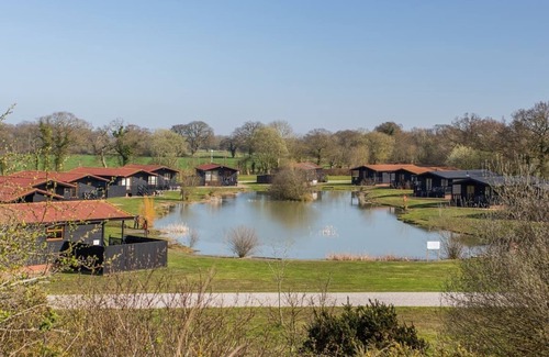 Hinton Chalet De Esquí | 2 bedroom accommodation in Darsham, Nr Southwold
