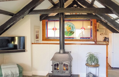 Llandyssiliogogo Cabaña | 2 bedroom accommodation in Cwm Tydu, near Llangrannog