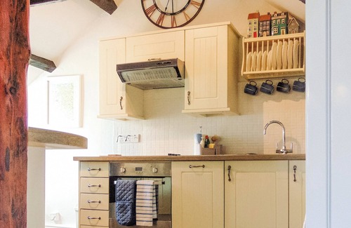 Llandyssiliogogo Cabaña | 2 bedroom accommodation in Cwm Tydu, near Llangrannog