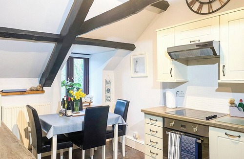 Llandyssiliogogo Cabaña | 2 bedroom accommodation in Cwm Tydu, near Llangrannog