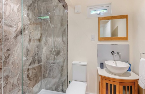 Toppesfield Cabaña | 2 bedroom accommodation in Halstead