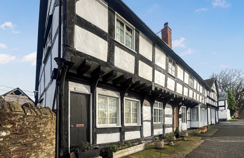 Weobley Cabaña | 2 bedroom accommodation in Weobley, Herefordshire