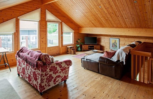Hopton Cabina | 2 bedroom accommodation in Fritton