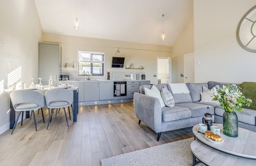 Newtown Cabaña | 2 bedroom accommodation in Mochdre,Newtown