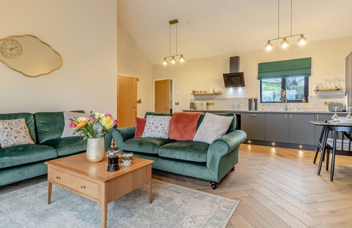 Newtown Cabaña | 2 bedroom accommodation in Mochdre,Newtown