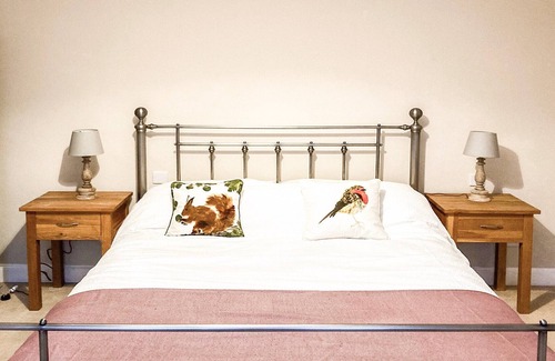 Peebles Cabina | 2 bedroom accommodation in Peebles
