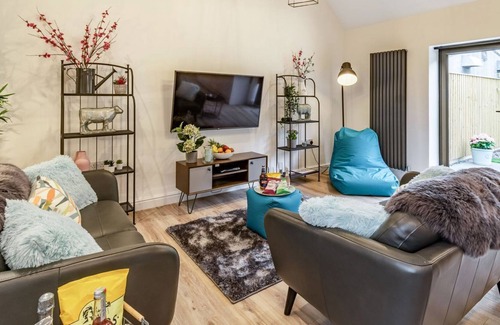 Brigg Cabaña | 2 bedroom accommodation in Elsham, near Brigg