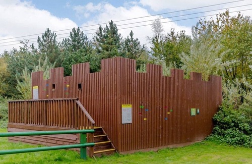 Edwinstowe Cabina | 2 bedroom accommodation in Sherwood Forest, Rufford