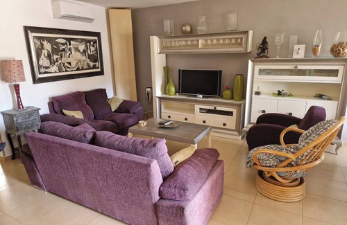 La Azohia Apartamento | 2 bedroom, air conditioned beach apartment with patio, sea and mountain view