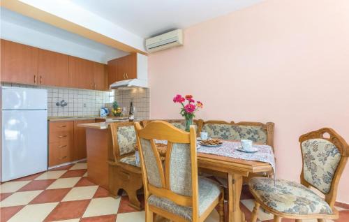 Viskovici Apartamento | 2 Bedroom Amazing Apartment In Labin