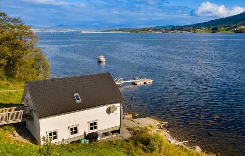 Vestnes Apartamento | 2 Bedroom Amazing Apartment In Vestnes