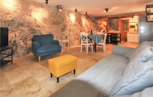 Apt Casa | 2 Bedroom Amazing Home In Apt