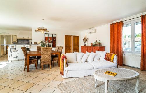 Paluds de Noves Casa | 2 Bedroom Amazing Home In Noves