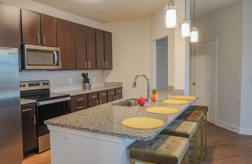 Daytona Beach Apartamento | “2-Bedroom Apartment in Wonderful Daytona Beach with Luxe Amenities—Stay Grand!”