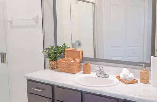 Daytona Beach Apartamento | “2-Bedroom Apartment in Wonderful Daytona Beach with Luxe Amenities—Stay Grand!”