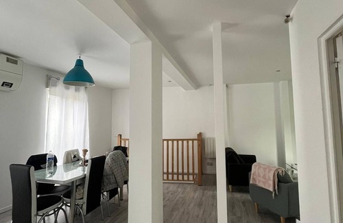 Bobigny Apartamento | 2-bedroom apartment (ground floor and basement). In 2-level pavilion.