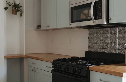 Munjoy Hill Apartamento | 2-bedroom apartment in Portland, ME with WiFi, AC. Enjoy your stay!