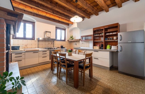 Monzambano Apartamento | 2 Bedroom Apartment in Lombardy