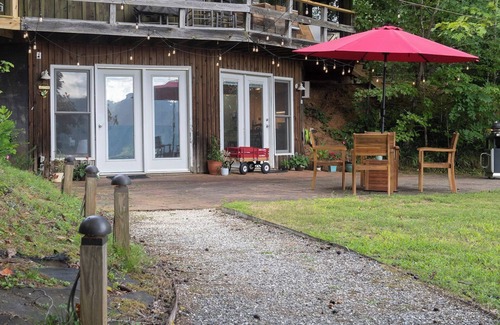 Sylva Apartamento | 2 Bedroom Apartment overlooks WCU and Cullowhee NC with hot tub and the view wow