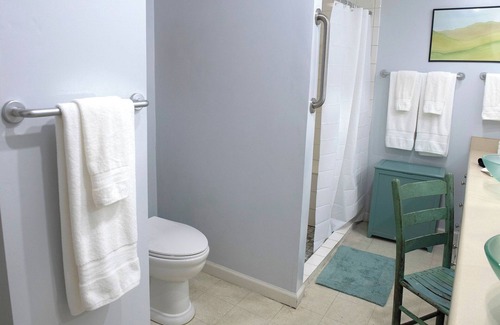 Sylva Apartamento | 2 Bedroom Apartment overlooks WCU and Cullowhee NC with hot tub and the view wow