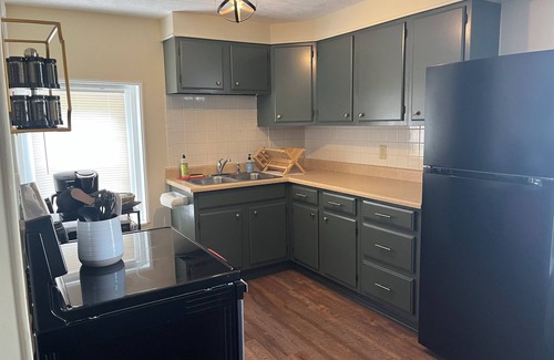 Lexington Apartamento | 2-bedroom apartment with modern appeal in Lex! Mid Ohio close by!