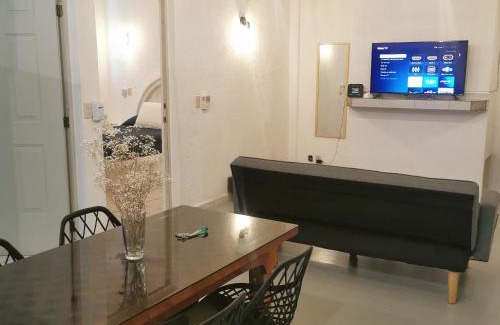 Almacén Apartamento | 2 bedroom apartment with a/c Wi-Fi best location!