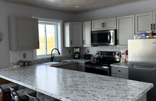 St Lawrence County Apartamento | 2-bedroom apt. Riverfront w ACWiFi and STUNNING views of the St Lawrence River