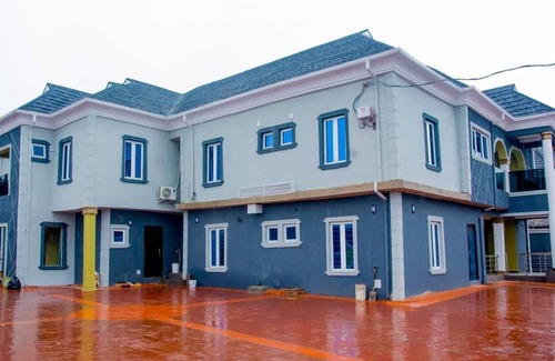 Alimosho Apartamento | 2 bedroom apt with all m amenities, Solar Electricity for basic Electronics..