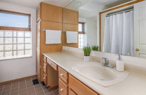 Des Moines Apartamento | 2 Bedroom Apt with Free Parking in Downtown DSM