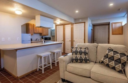 Des Moines Apartamento | 2 Bedroom Apt with Free Parking in Downtown DSM