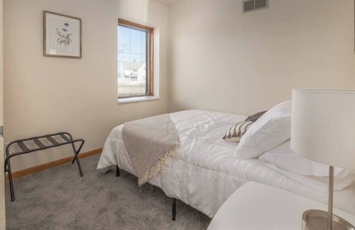 Des Moines Apartamento | 2 Bedroom Apt with Free Parking in Downtown DSM