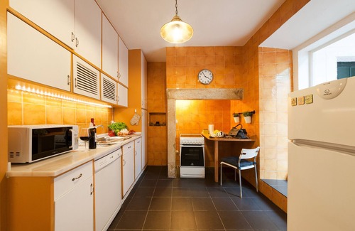 Sao Jose Apartamento | 2 BEDROOM APT WITH PATIO NEXT TO LIBERDADE AVENUE