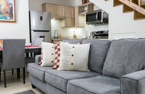 Beverly Hills Apartamento | 2 Bedroom at Pine Boulevard Retreat