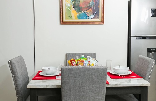 Beverly Hills Apartamento | 2 Bedroom at Pine Boulevard Retreat