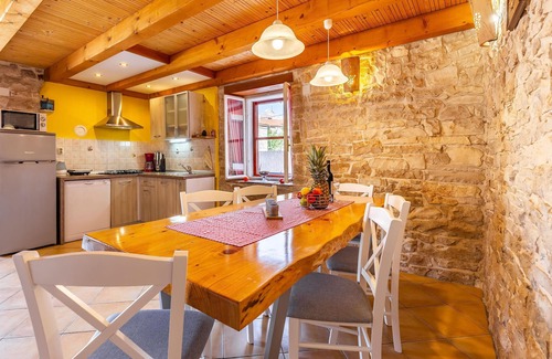 Kavran Casa | Hermosa casa en Kavran con WiFi