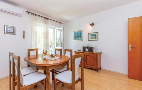 Smrika Casa | 2 Bedroom Awesome Home In Smrika
