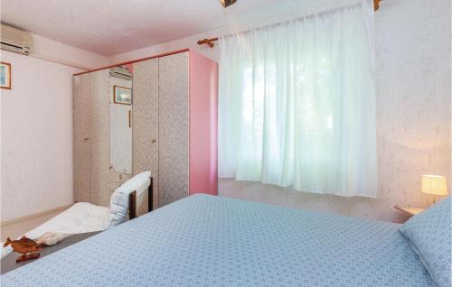Smrika Casa | 2 Bedroom Awesome Home In Smrika