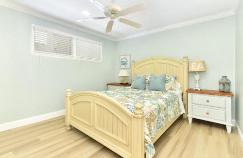 Balboa Peninsula Casa | 2 Bedroom BACK Apt at OCEANFRONT HOME on 15th St