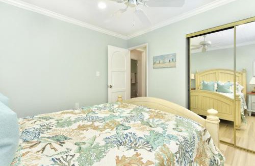 Balboa Peninsula Casa | 2 Bedroom BACK Apt at OCEANFRONT HOME on 15th St